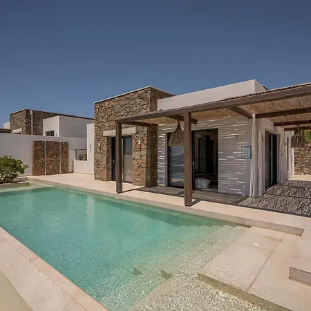 Artoikia Luxury Villas, By Hellocrete
