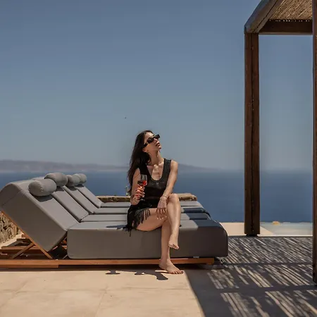 Artoikia Luxury Villas, By Hellocrete