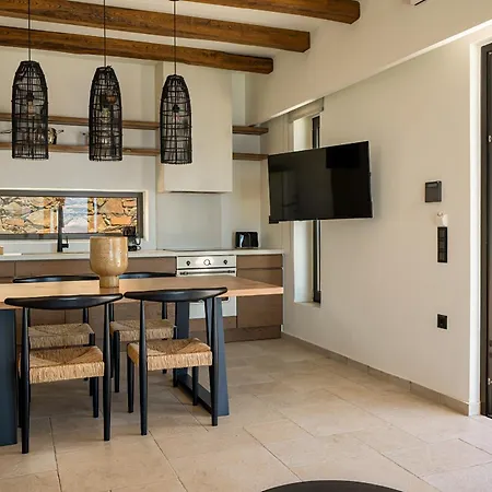 Artoikia Luxury Villas, By Hellocrete