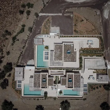 Artoikia Luxury Villas, By Hellocrete